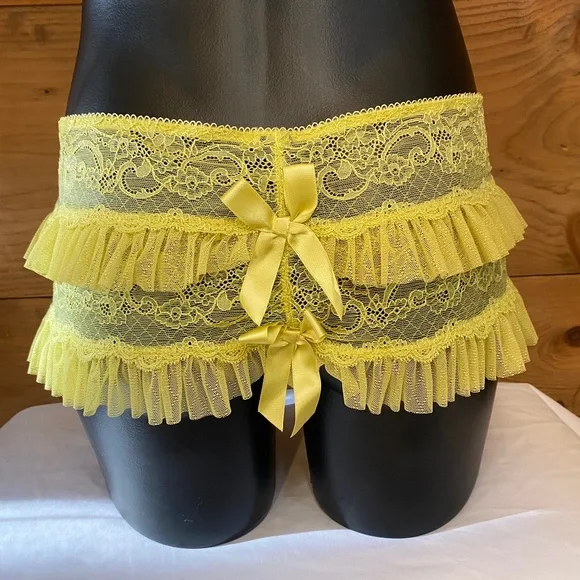 Lisa's Folly Luxe Small Yellow Lace Bralette & Small Panty